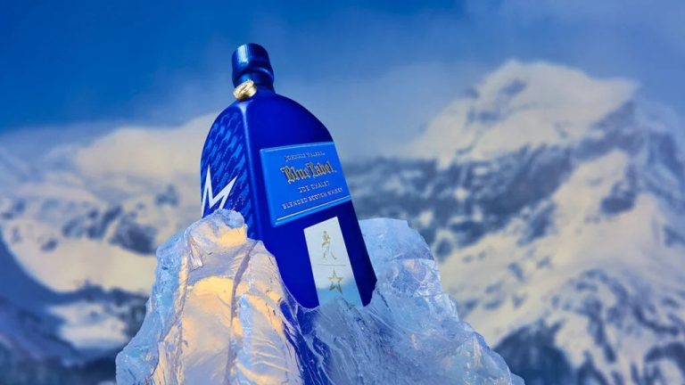 Johnnie Walker Blue Label Ice Chalet